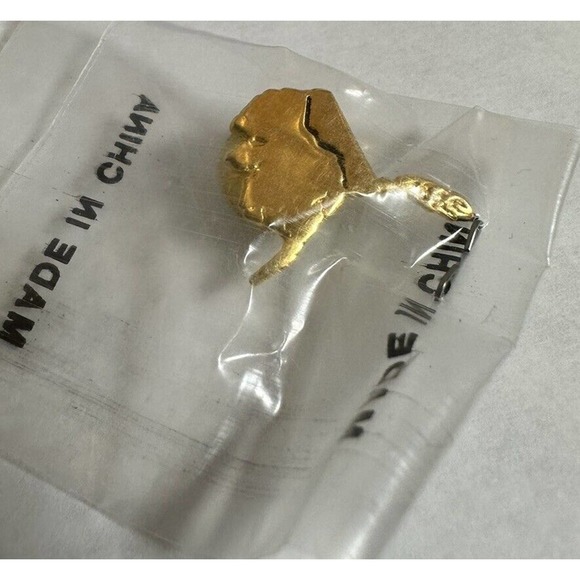 Gold Tone Alaska State Shape Lapel Hat Pin Pinback - Picture 2 of 5